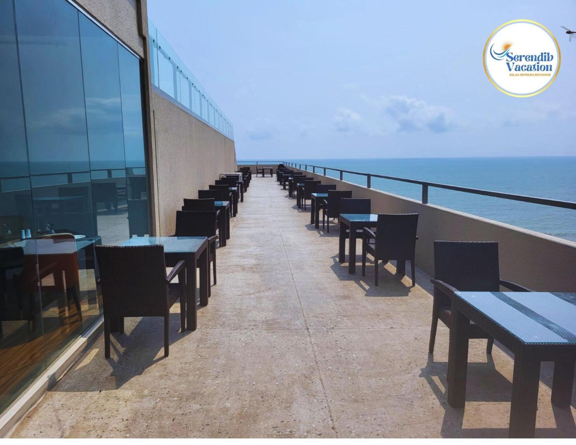 Negombo Ocean Breeze - Bliss On The Beach Luxury Apartments By Serendib Vacation Экстерьер фото